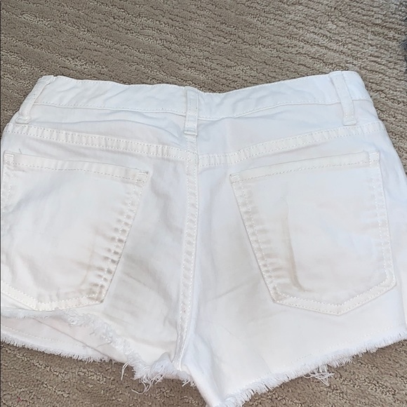 White disrressed denim shorts - Picture 2 of 2